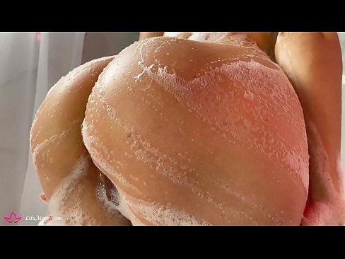 ❤️ Brunette, Duşda Güclü Orgazm Vermək üçün Vibratorla Pişiyi Mastürbasyon Etdirir Porn video bizdə