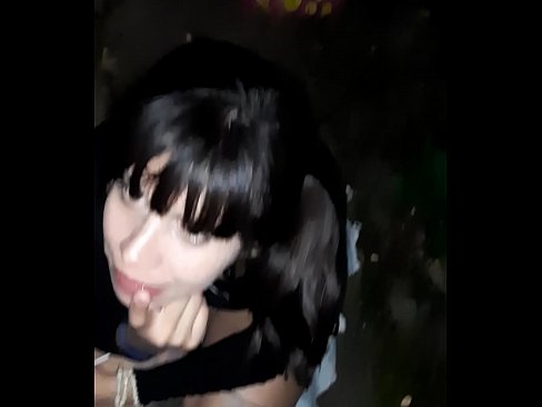 ❤️ Küçədə konfet qarşılığında penis şişib Porn video bizdə